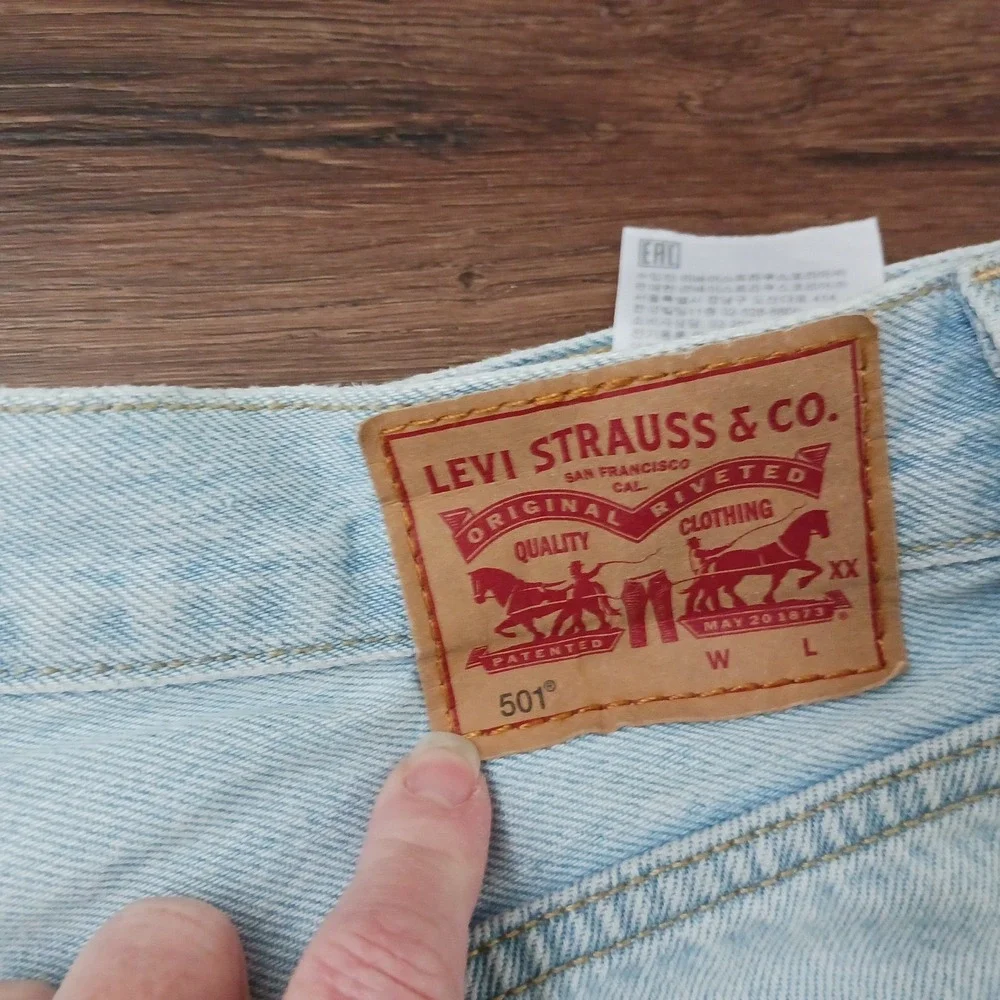 Levi's 501 Original Fit Jean Denim Shorts‎ Women's Size 30 High-Rise Distressed